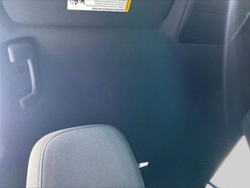 Used 2025 Chevrolet Equinox LT w/ Safety and Technology Package FWD image 17