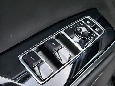 Used 2025 Cadillac Escalade V image 17