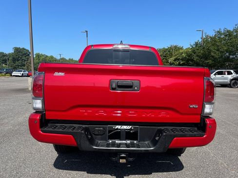 Used 2022 Toyota Tacoma TRD Off-Road w/ Technology Package AWD/4WD image 16