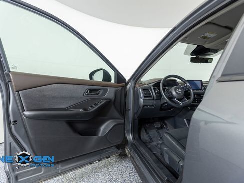 Used 2023 Nissan Rogue S AWD/4WD image 9