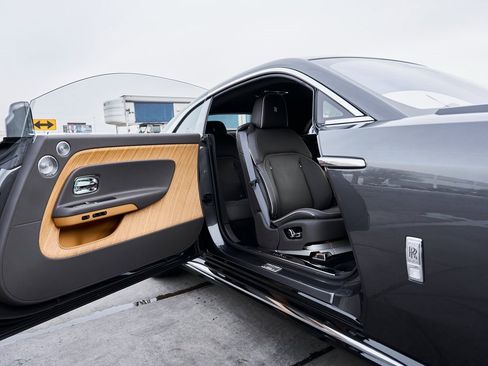 Used 2025 Rolls-Royce Spectre w/ Spectre Launch Package image 23