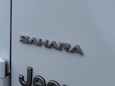 Used 2021 Jeep Wrangler Unlimited Sahara AWD/4WD image 8