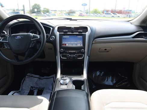 Used 2018 Ford Fusion SE w/ Fusion SE Technology Package FWD image 37