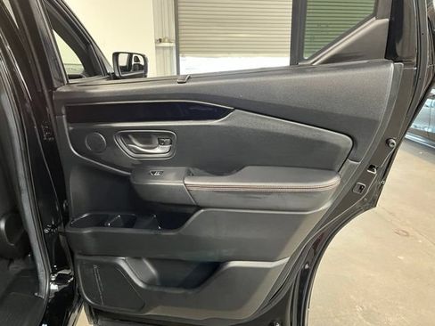 Used 2025 Honda Pilot TrailSport image 15