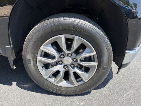 Used 2022 Chevrolet Silverado 1500 LT AWD/4WD image 12