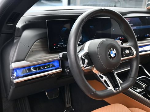 Used 2025 BMW 740i xDrive AWD/4WD image 16