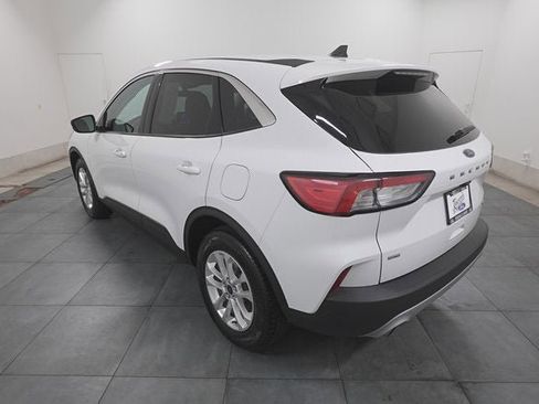 Used 2021 Ford Escape SE image 3