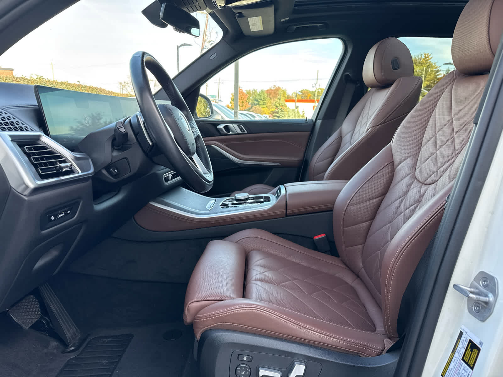 Used 2024 BMW X5 xDrive40i w/ Parking Assistance Package AWD/4WD image 10