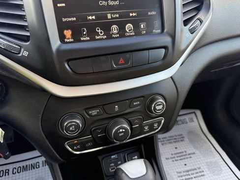 Used 2014 Jeep Cherokee Latitude FWD image 27