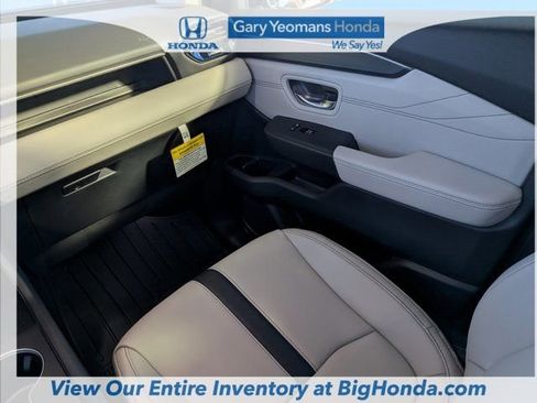 New 2026 Honda Pilot Touring image 17