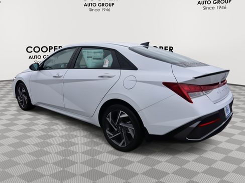 New 2025 Hyundai Elantra SEL image 6