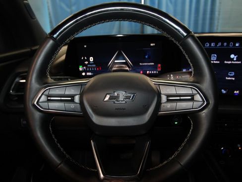 Used 2025 Chevrolet Traverse LT w/ Enhanced Driving Package FWD image 11