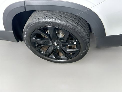 Used 2023 Volkswagen Taos SE w/ Panoramic Sunroof Package image 11