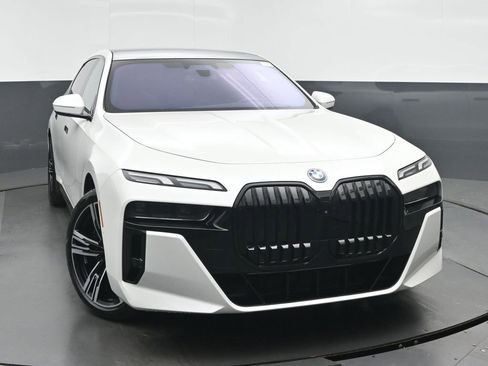Used 2023 BMW i7 xDrive60 AWD/4WD image 8