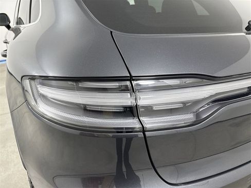 Certified 2021 Porsche Macan S image 18