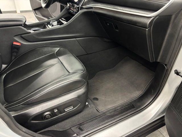 Used 2024 Jeep Grand Cherokee L Limited AWD/4WD image 44