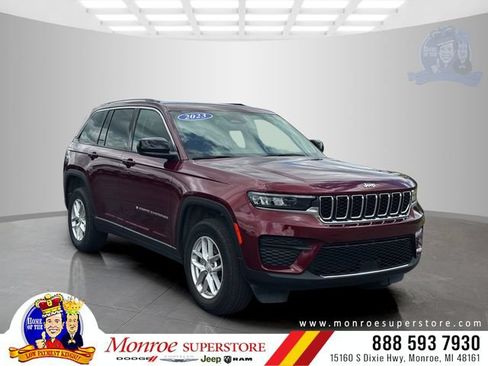 Certified 2023 Jeep Grand Cherokee Laredo AWD/4WD image 1