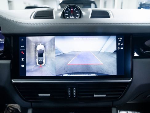 Used 2022 Porsche Cayenne Coupe image 13