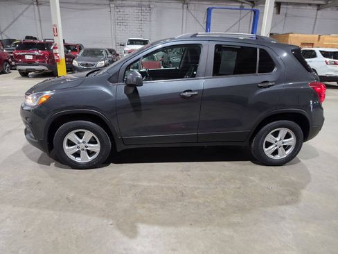 Used 2017 Chevrolet Trax LT w/ LT Convenience Package AWD/4WD image 4