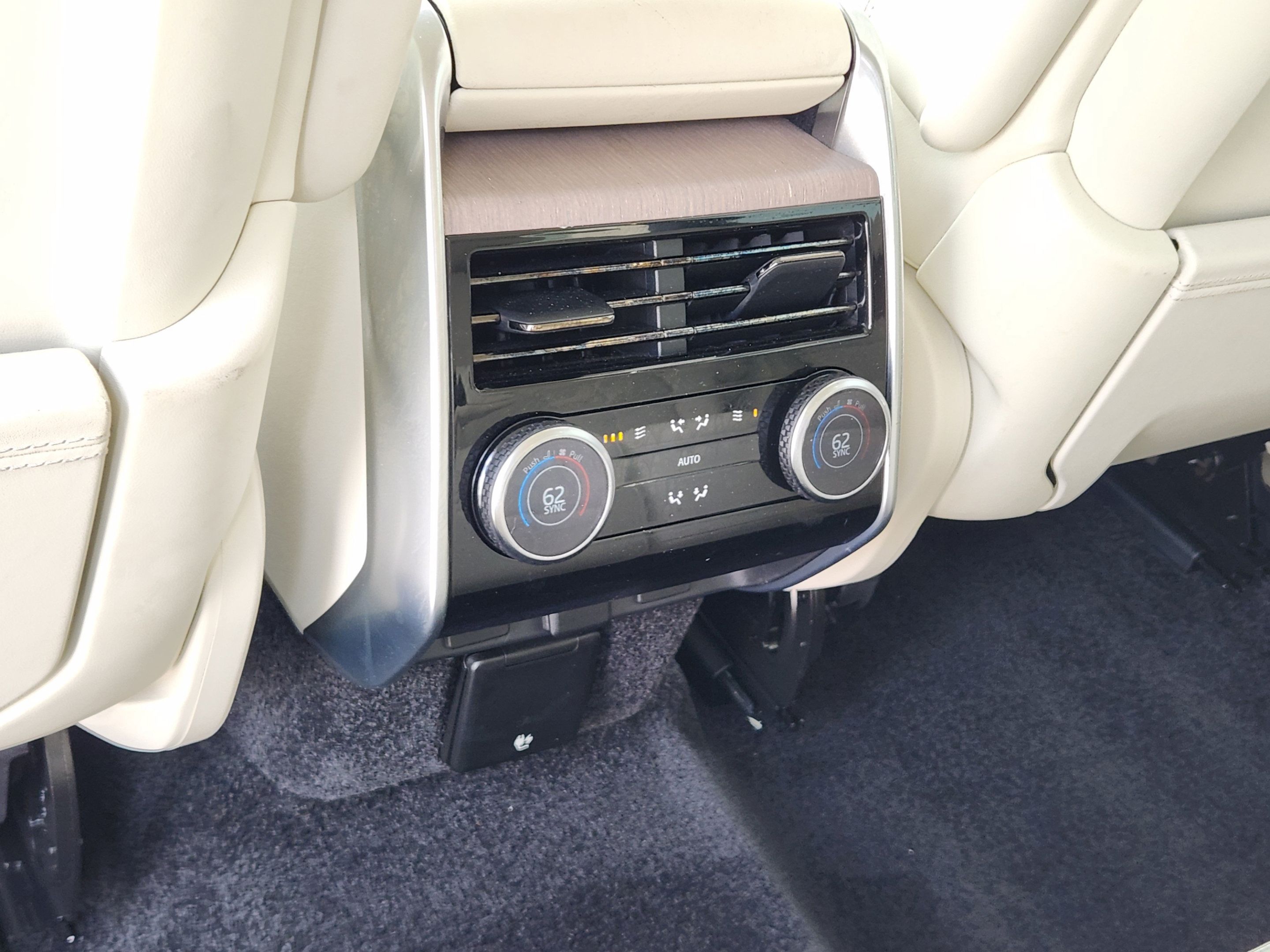 Certified 2023 Land Rover Range Rover SE AWD/4WD image 28