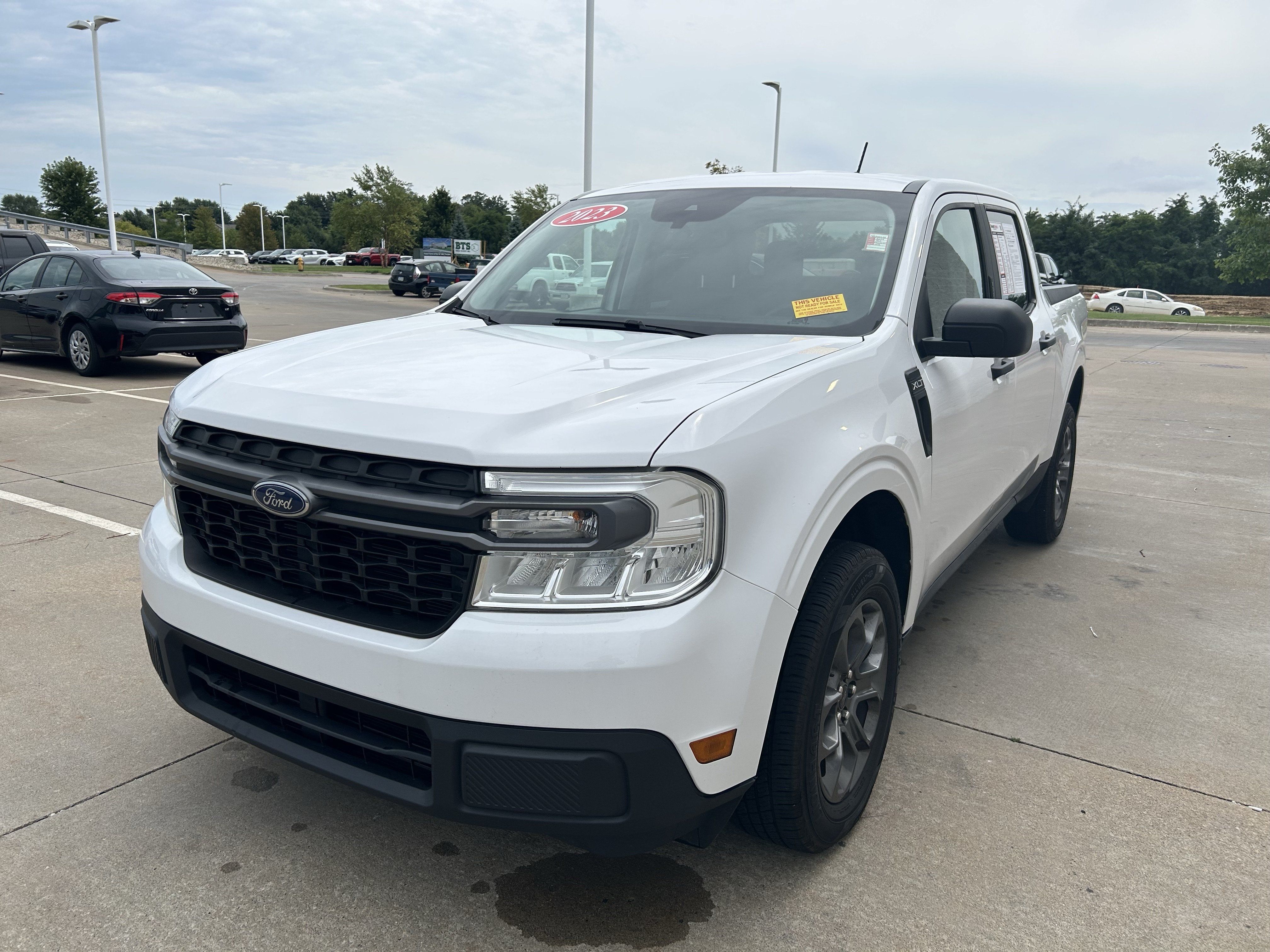 Used 2023 Ford Maverick XLT FWD image 3