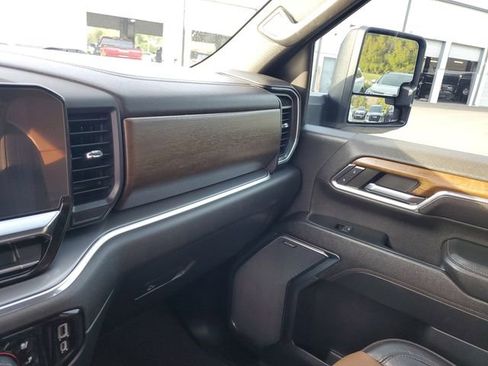 Used 2024 Chevrolet Silverado 3500 High Country w/ High Country Premium Package image 26