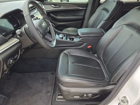Used 2024 Jeep Grand Cherokee L Limited w/ Black Appearance Package RWD image 16