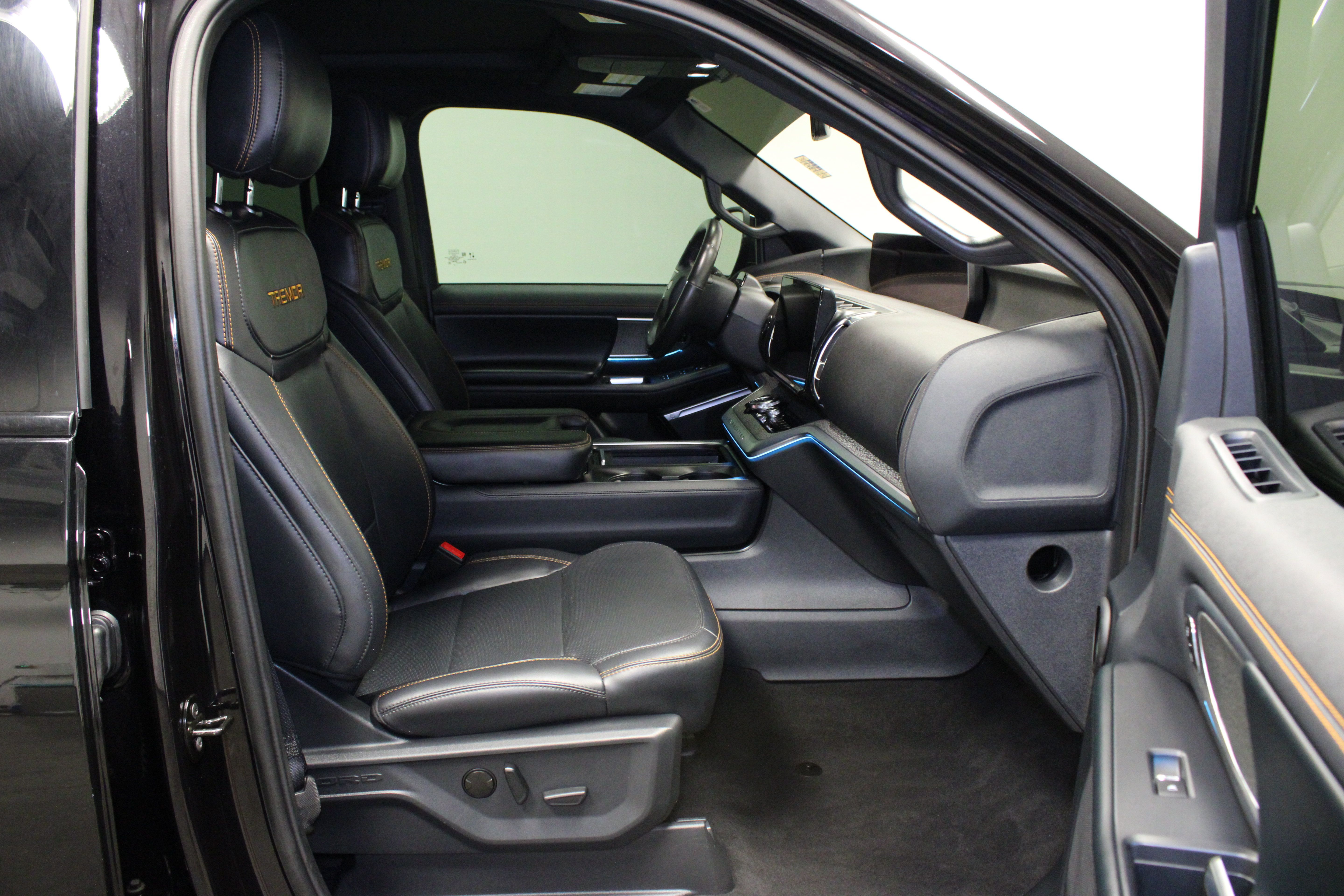 Used 2025 Ford Expedition Tremor AWD/4WD image 18