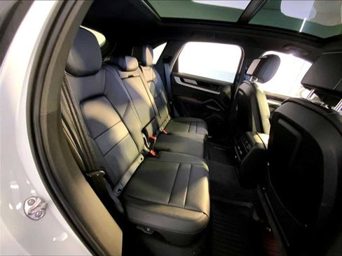 Certified 2026 Porsche Cayenne AWD/4WD image 23