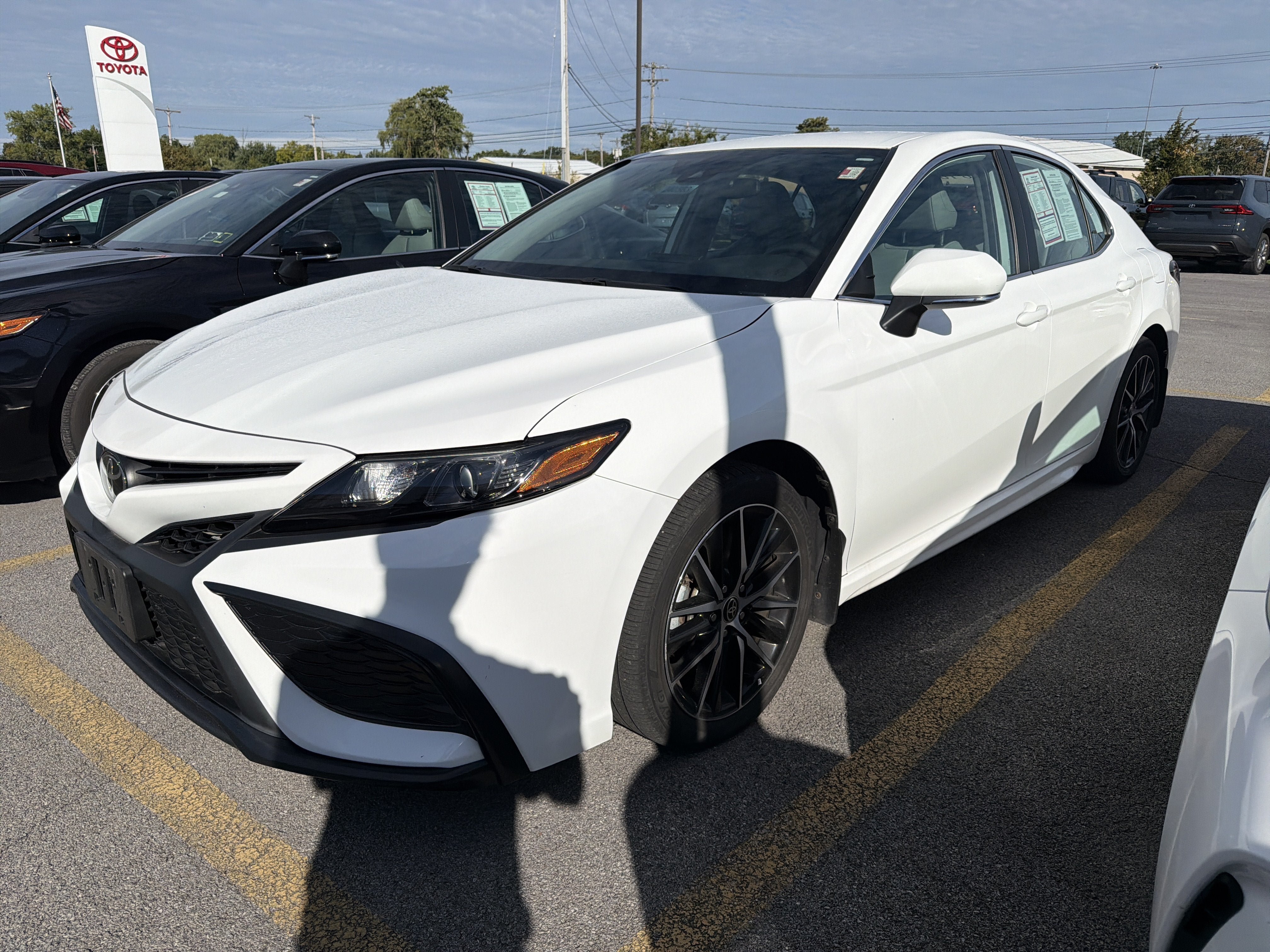 Used 2024 Toyota Camry SE AWD/4WD image 4