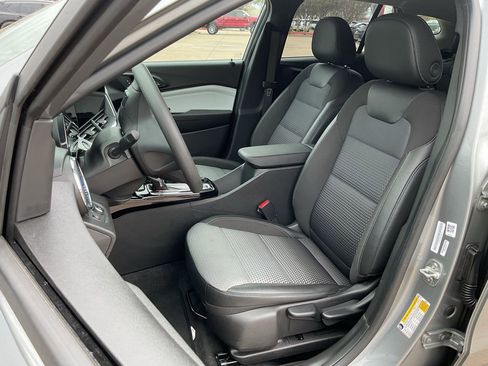 Used 2025 Chevrolet Trax LT image 14