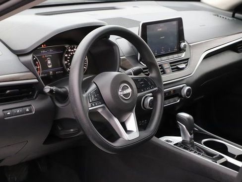 Used 2024 Nissan Altima 2.5 SV image 10