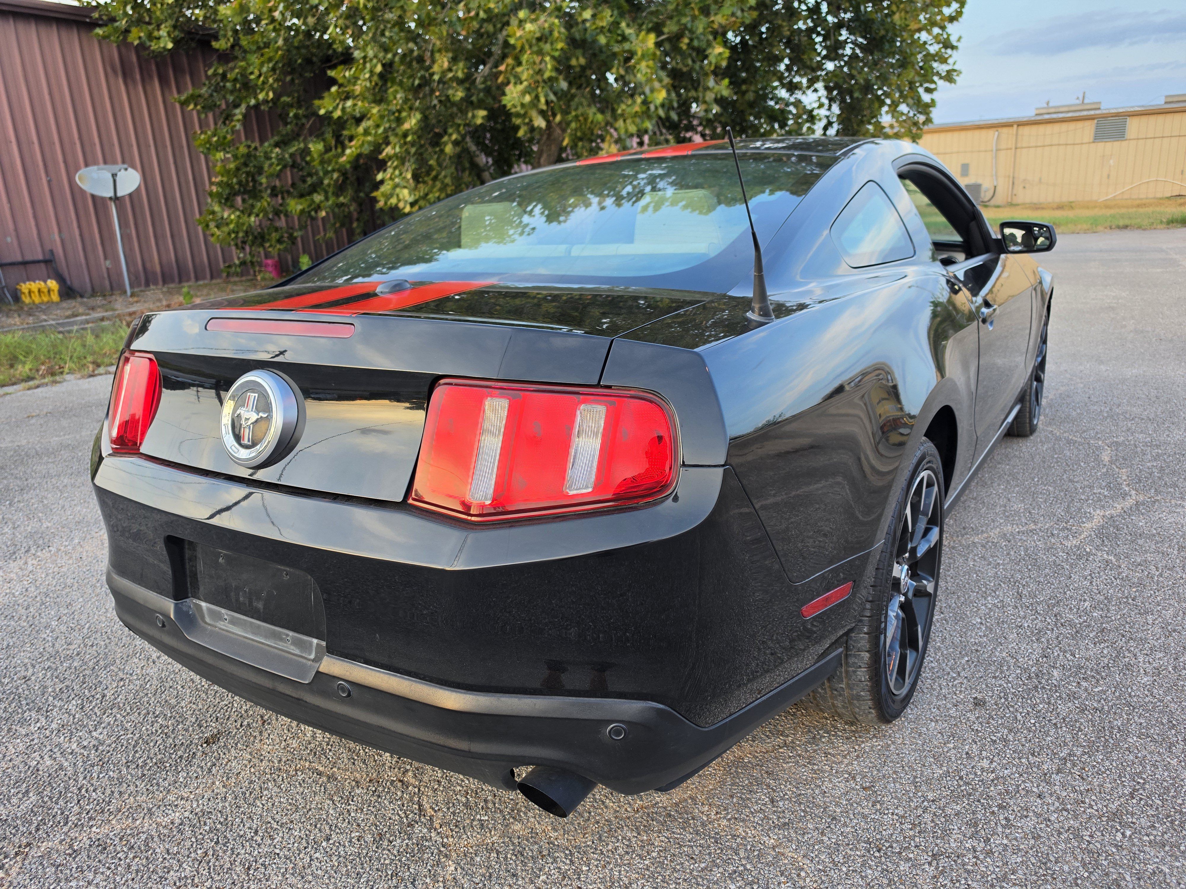 Used 2012 Ford Mustang Premium w/ V6 Performance Pkg RWD image 7