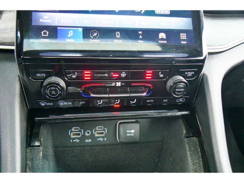 Used 2022 Jeep Grand Cherokee Limited image 27