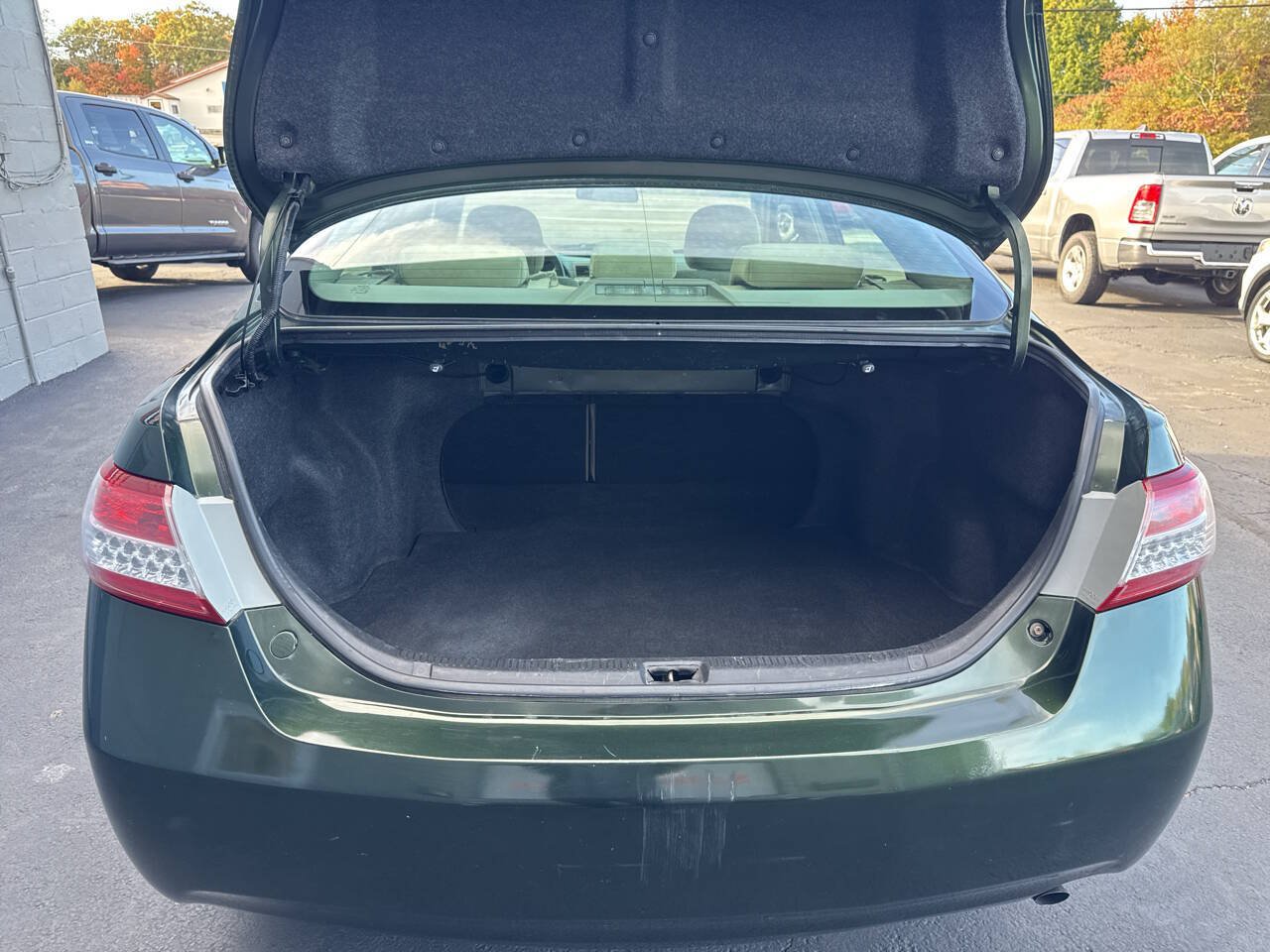 Used 2011 Toyota Camry LE FWD image 19