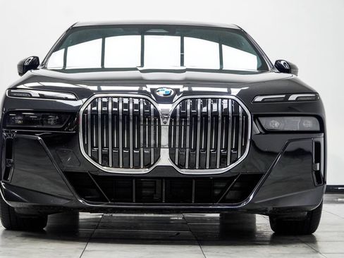 Used 2024 BMW 740i RWD image 8