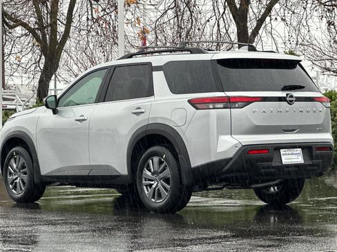 New 2025 Nissan Pathfinder SV image 6