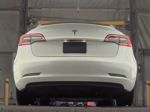 Used 2023 Tesla Model 3 Standard Range image 8