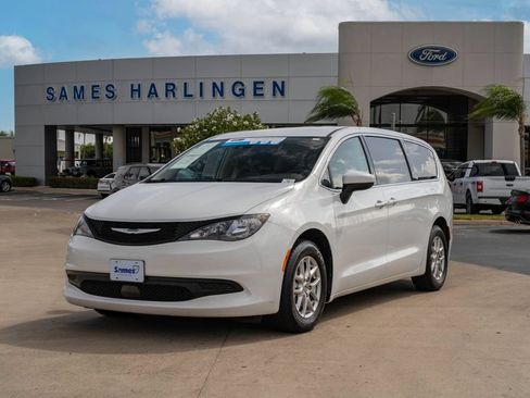 Used 2023 Chrysler Voyager LX FWD image 1