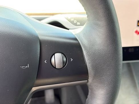 Used 2024 Tesla Model Y Long Range AWD/4WD image 13