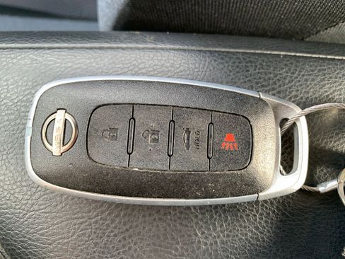 Used 2025 Nissan Versa SV w/ Trunk Package image 21