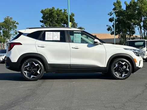 Used 2024 Kia Seltos EX FWD image 2