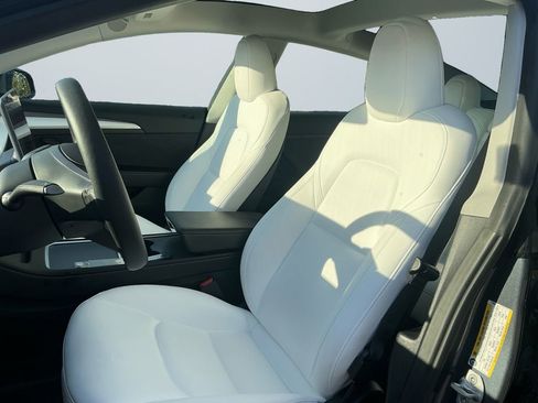 Used 2023 Tesla Model 3 Standard Range image 9