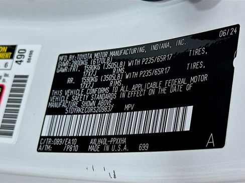 Used 2024 Toyota Sienna XLE image 32