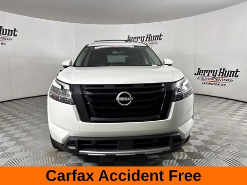 Used 2024 Nissan Pathfinder SL w/ SL Premium Package FWD image 3