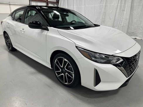 Used 2024 Nissan Sentra SR image 1