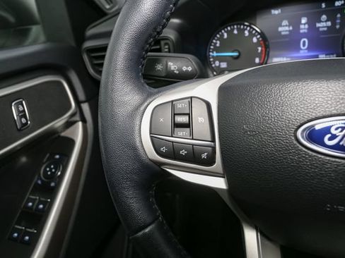 Used 2023 Ford Explorer XLT AWD/4WD image 30