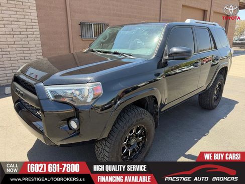 Used 2017 Toyota 4Runner SR5 AWD/4WD image 5