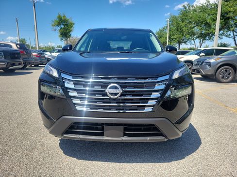 Certified 2025 Nissan Rogue SV FWD image 2