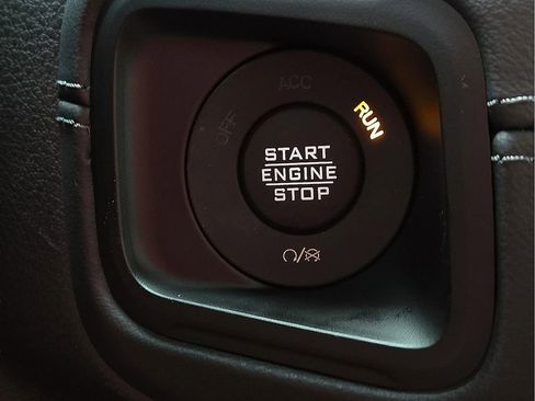 Used 2025 Jeep Gladiator Mojave w/ Convenience Group AWD/4WD image 18